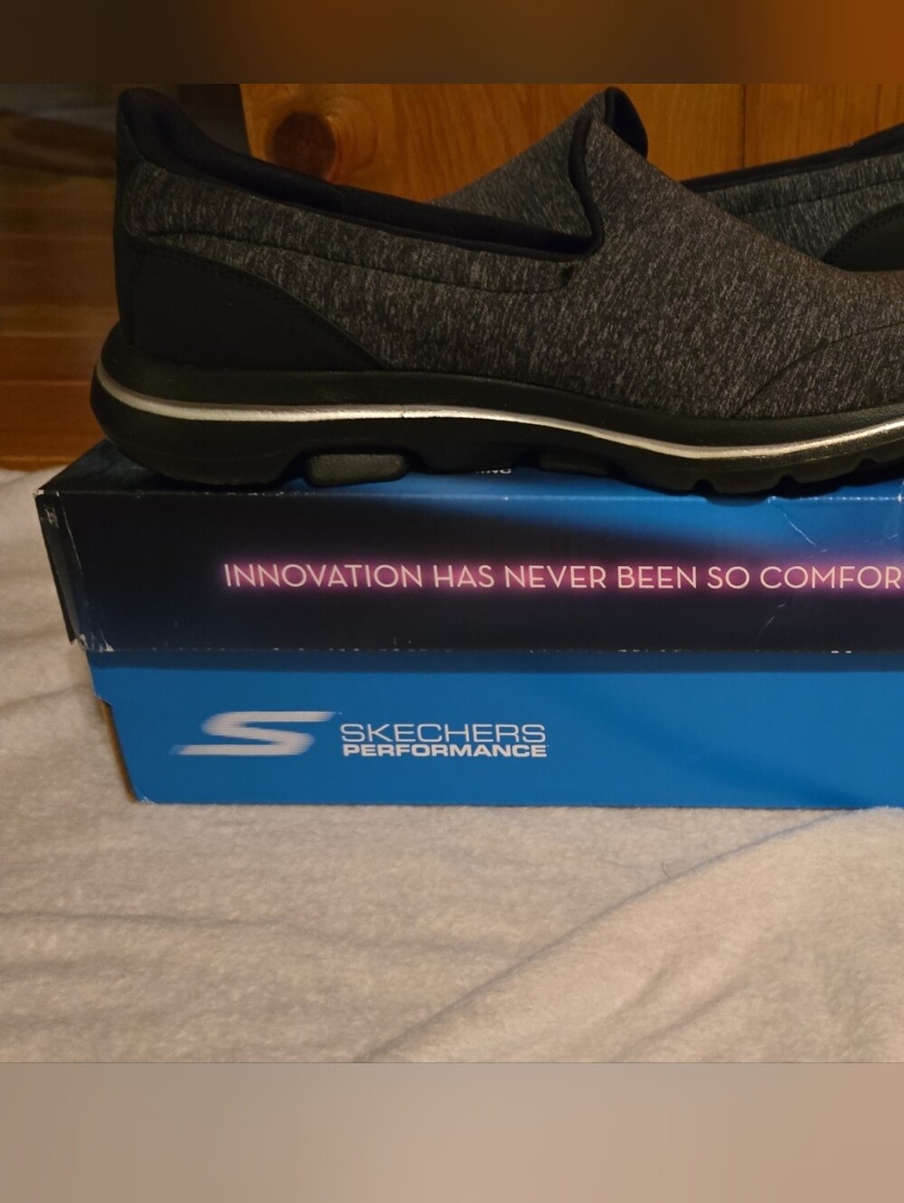 Skechers Women's Gray Slip-On Athletic Sneakers SIZE 8.5 WIDE FIT